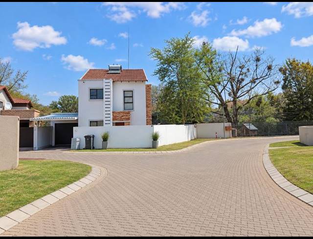 2 BEDROOM CLUSTER FOR SALE IN FOURWAYS